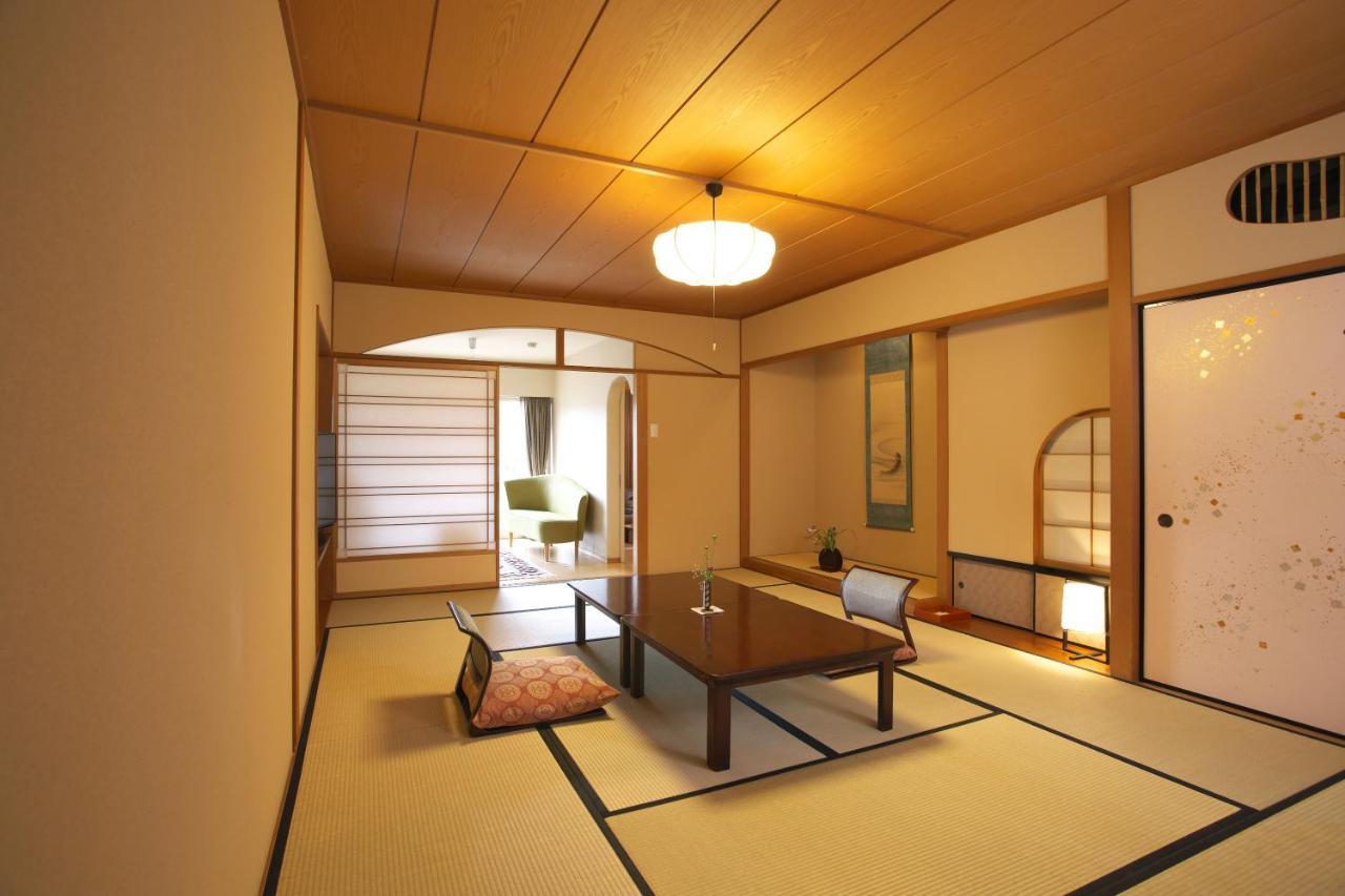 Honjin Hiranoya Kachoan Hotel Takayama  Exterior photo